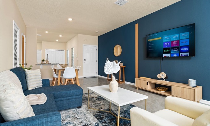 Whites Ford House | Luxury 3BR Townhome l Pool l Gym