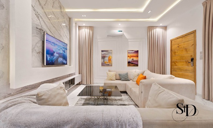 Ofin Villa | Luxury 4 Bed House with Swimming Pool + PS5 Game + Snoker+Table Tennis in Lekki