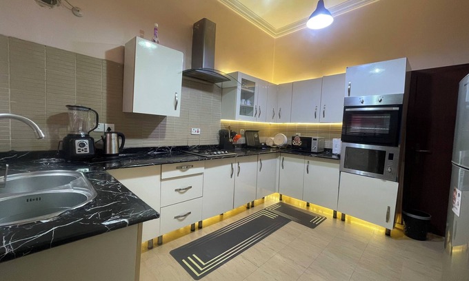 Lagos House | Luxury 4 BR Apt w Parking, Hot Tub, Magodo Estate