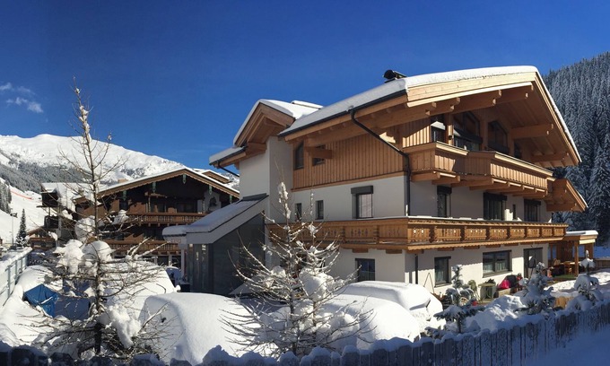 Lanersbach Ski Chalet | Luxury 5 bedroom Chalet in Tux, opposite ski lift - Maryhofen Hintertux Glacier