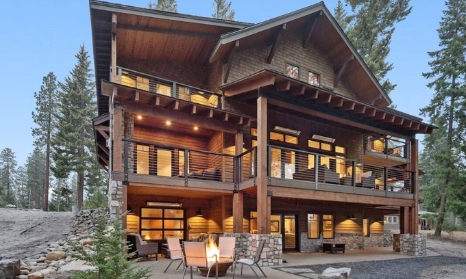 Cle Elum Cabin | Luxury 5-Suite Suncadia Golf Home w/hot tub, sauna and game/media level