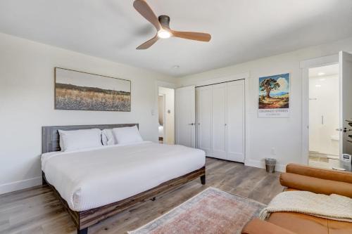 Northeast Colorado Springs House | Luxury 5BD Retreat Hot Tub Fire Table Mtn Views