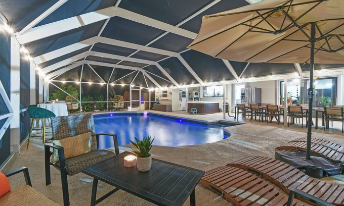 Hunt Club House | Luxury 5BR 17 Beds Retreat | Pool | Spa | Sauna | Events Allowed | Small Weddings