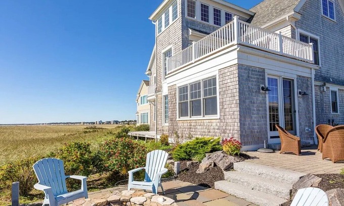 Pine Point House | Luxury 5BR/5 ensuite baths Oceanfront retreat directly on the beach !