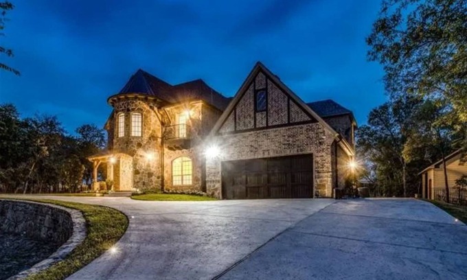 Little Elm House | Luxury 6 BR, 5.5 baths with fabulous outdoor kitchen and pool!nSleeps 14