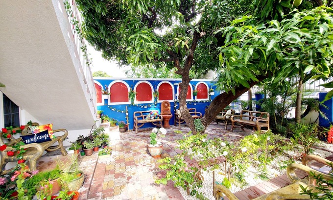 Eastwood Park House | Luxury 9BR In Central Halfway Tree @Kingston Manor