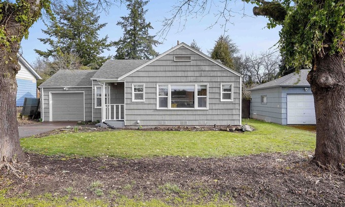 West Salem House | Luxury and comfort at this cozy home