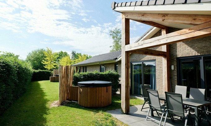Voorthuizen House | Luxury and fully equipped vacation villa for 4 people with private Jacuzzi.