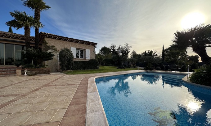 La Bouverie Apartment | Luxury apartment in villa. Swimming pool, wifi, air conditioning, 2 to 4 adults
