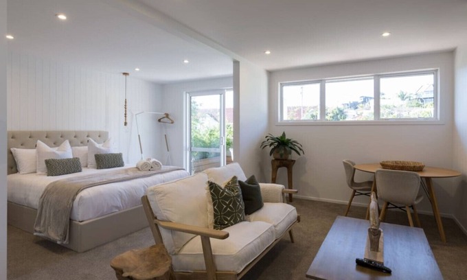 Mission Bay Apartment | Luxury Apart, Balcony & Seaviews, Full Laundry