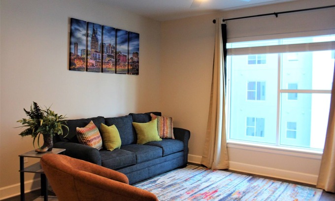 Sobro Apartment | Luxury apartment - 2 mins to Broadway!