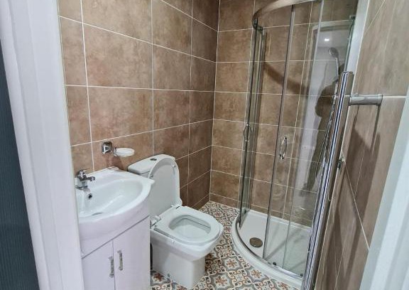 Coventry Apartment | Luxury Apartment - Free Wi-Fi & Parking NO DEPOSIT