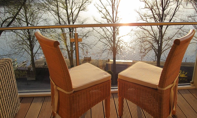 Woltersdorf Apartment | Luxury apartment lake view 180sqm on the Berlin lake - sauna - 4 bathrooms - canoes free