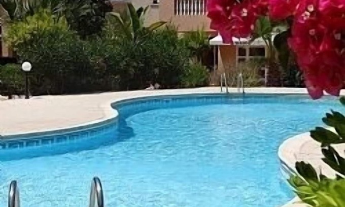 Paphos Apartment | Luxury apartment, UK TV and free WIFI. Near beach and restaurants, pool view