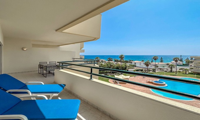 Gale Apartment | Luxury Apartment W/stunning Sea Views, Walk Beach