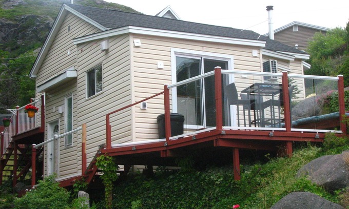 Petty Harbour Cottage | LUXURY APPOINTED RUSTIC COTTAGE VACATION RENTAL in the heart of Petty Harbour