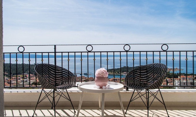 Moca Apartment | Luxury Apt In Villa Saphir Shared Pool Sea View
