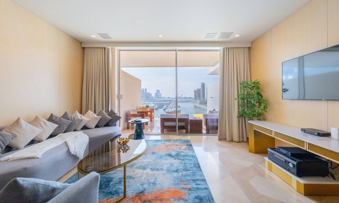Palm Jumeirah Apartment | Luxury Apt & Private Beach - FIVE Palm Jumeirah