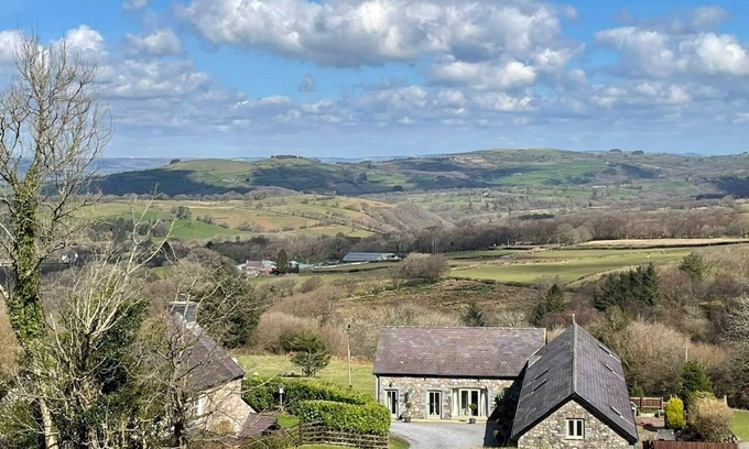 Llangadog Cottage | Luxury barn conversion Adventurers Abode