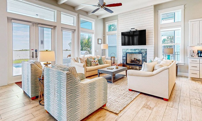 Rockport House | Luxury bayfront home with plunge pool, outdoor kitchen, docks, kayaks & SUPs