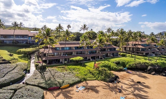 Wailea Condo | Luxury Beachfront 2-bedroom condo at Makena Surf with pools, pickleball, fitness
