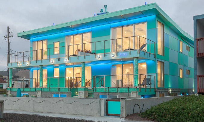 Sharp Park Condo | Luxury Beachfront Penthouse near SF (3)