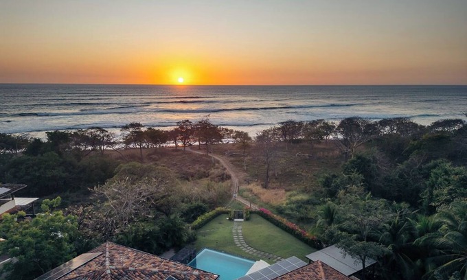 Tamarindo House | Luxury Beachfront Villa with Direct Beach Access. Hacienda Pinilla. Tamarindo.