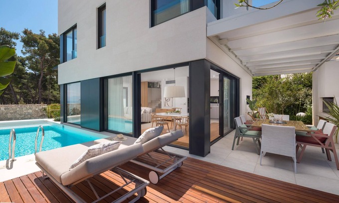 Sutivan Villa | Luxury Beachfront Villa Sutivan 3 with heated private pool at the beach in Sutivan - Brac
