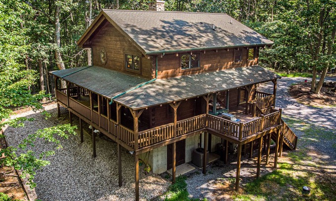 Fairfield Cabin | Luxury cabin in the woods, 2 bedrooms plus loft