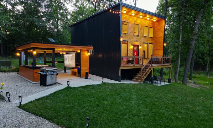 Leasburg Cabin | Luxury Cabin on 9 acres/Sleeps 6 with Hot Tub