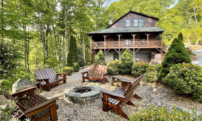 Boone Cabin | Luxury Cabin with Mountain Views, Fire pit, Hot tub and more !