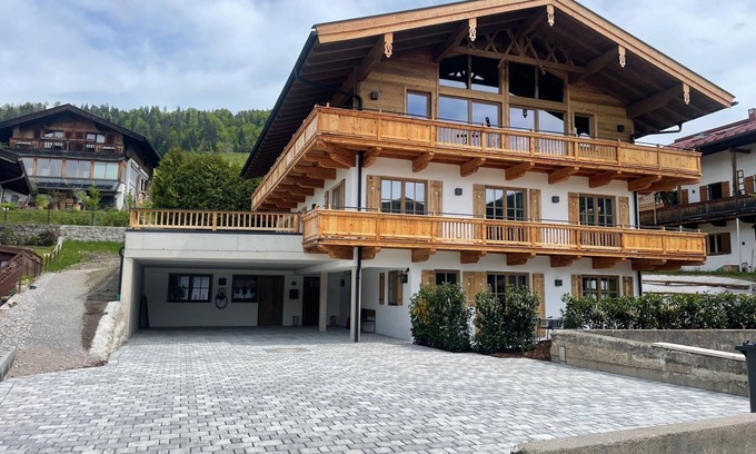 Entfelden Ski Chalet | Luxury Chalet in the Alps
