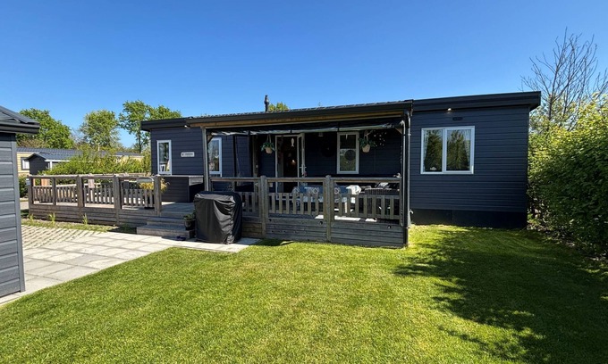 Renesse Ski Chalet | Luxury chalet in Renesse, 2 bedrooms, 2 bathrooms LAST MINUTE DISCOUNT SEPT!