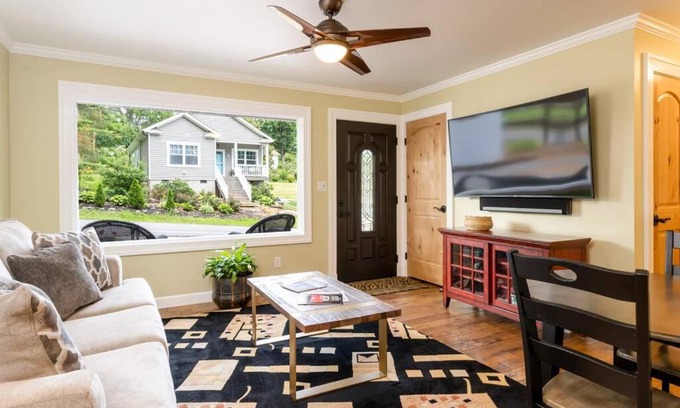 Oakley House | Luxury Cottage just 5 miles to downtown Asheville
