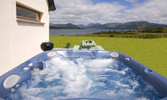 Benderloch Cottage | Luxury cottage with Jacuzzi on shore of sea loch, near Oban