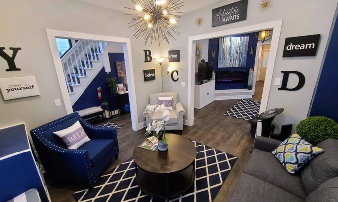 Vine House | !Luxury Designed Listing! - Downtown - Soaker Tub