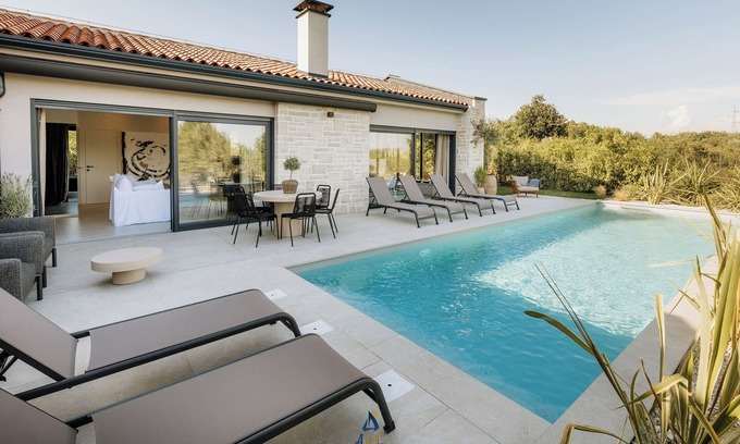 Tar-Vabriga Villa | Luxury Designer Villa with Pool for Up to 6 Guests – Frata, Istria