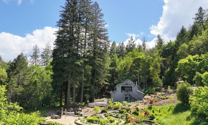 Healdsburg House | Luxury Estate for Gatherings with 2 Villas & Organic Farm