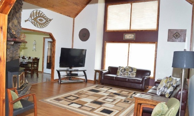 Eckerty House | Luxury Family Home Cabin #21 HOT TUB/Jacuzzi on Patoka Lake in Southern Indiana