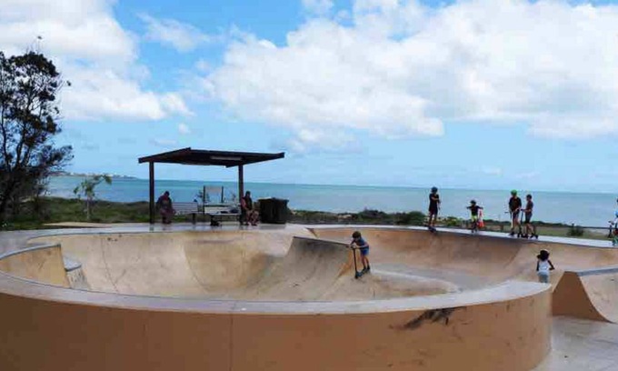 Pialba House | Luxury Family Retreat on the Esplanade. Across street from beach, Pet friendly
