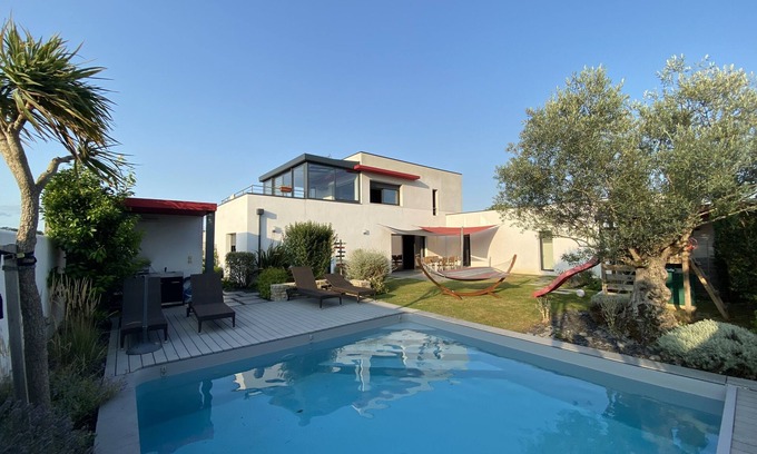 La Jarrie Villa | Luxury family villa with heated pool and jacuzzi