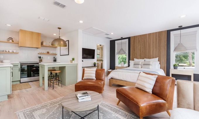 Avondale Apartment | Luxury Garage Studio