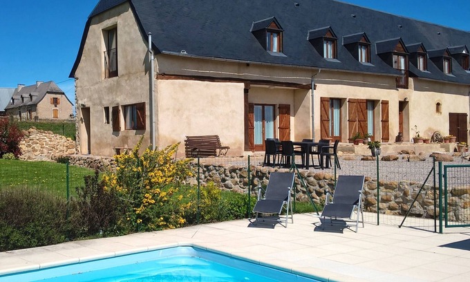 Cieutat House | Luxury gite with large pool and stunning mountain views. Sleeps up to 5