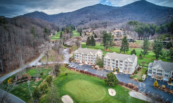Maggie Valley Condo | Luxury Golf Course Condo on 8th Green - Mountain Views and Private Garage