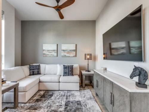 Cityplace Apartment | Luxury Highrise in West Village