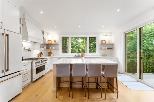 Etobicoke Villa | Luxury Home - 5 min from airport, 15 to downtown
