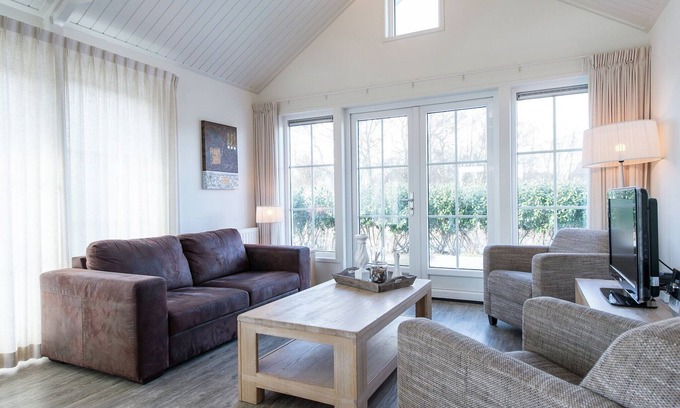 Hollum House | Luxury Home nr Beach