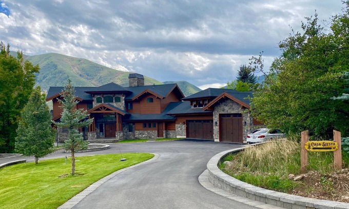 Sundance House | Luxury home w/3 Master Suites, minutes from Sundance and Deer Creek Res.