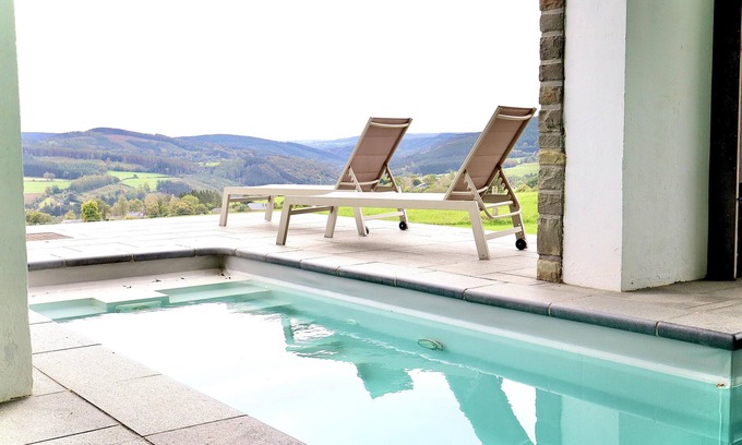 Harre House | Luxury house with a swimming pool and a sauna