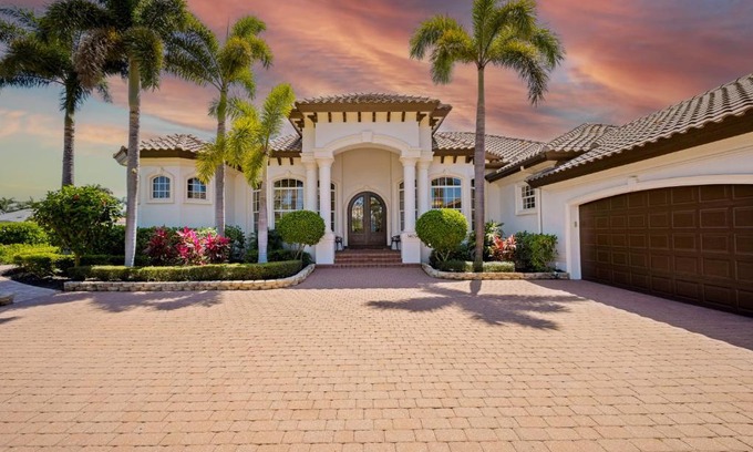 Marco Island House | Luxury in Collingswood